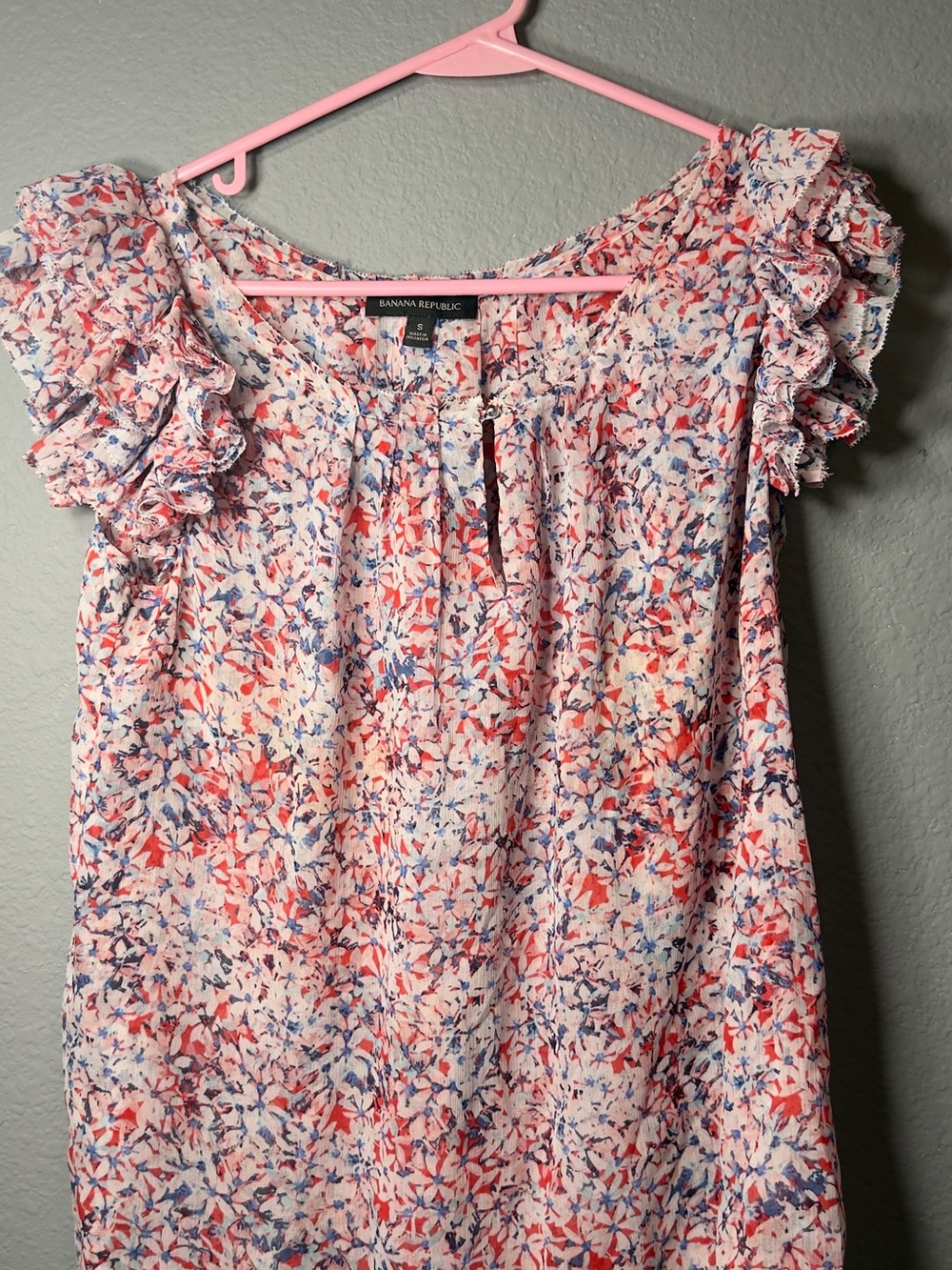Banana Republic Pink Floral Ruffle Sleeve Blouse